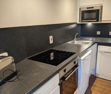 2 bedroom flat to rent - Photo 4