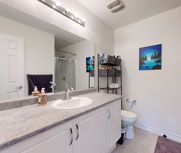 For Lease - 7 Cornerside Way, Whitby, Ontario - Photo 4