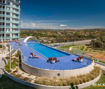 One bedroom + large study Infinity Towers apartment - Photo 6