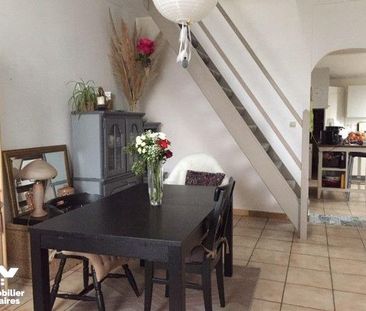 Une maison comprenant : Rdc ; salon séjour avec feu à bois, cuisine... - Photo 2