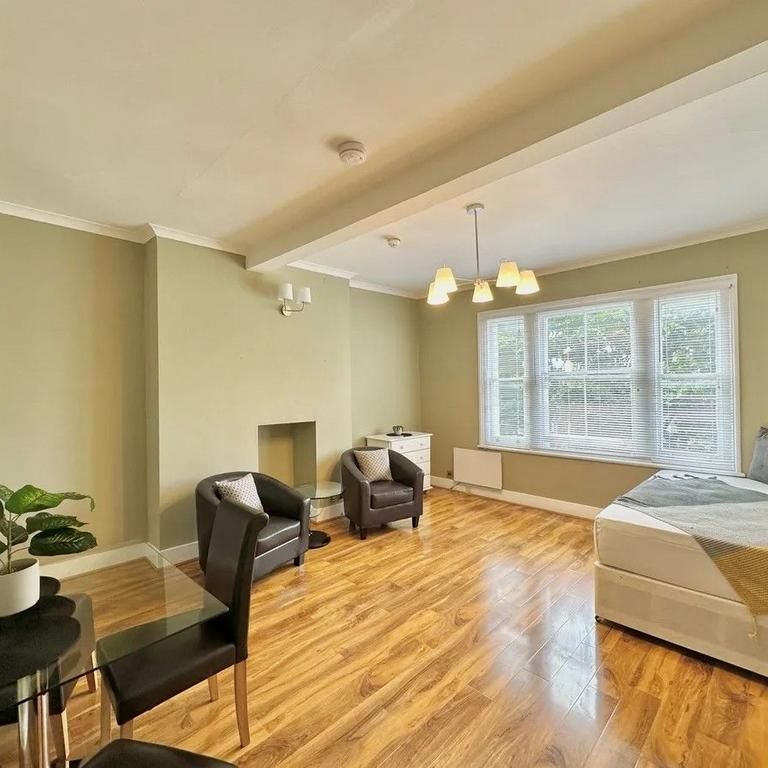 Studio to rent - Photo 1