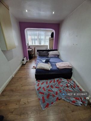 4 bedroom terraced house to rent - Photo 1