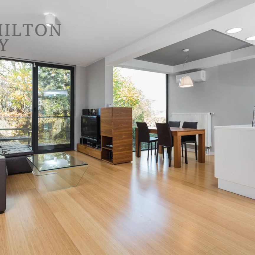 Komfortowy, nowocześnie urządzony dom z parkingiem i dużym tarasem położony na Woli Justowskiej - Zdjęcie 1