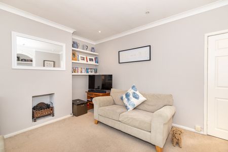 2 Bed Flat, Streatham Common, SW16 - Photo 2