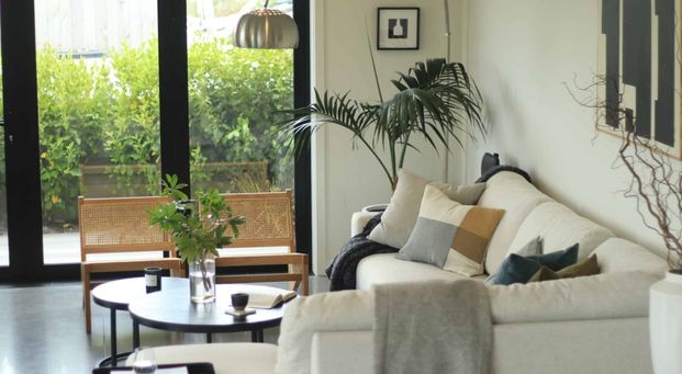 *Vegan flatmate wanted* Hill view house - Photo 1