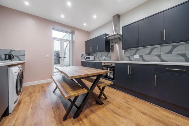 6 bedroom house to rent - Photo 1