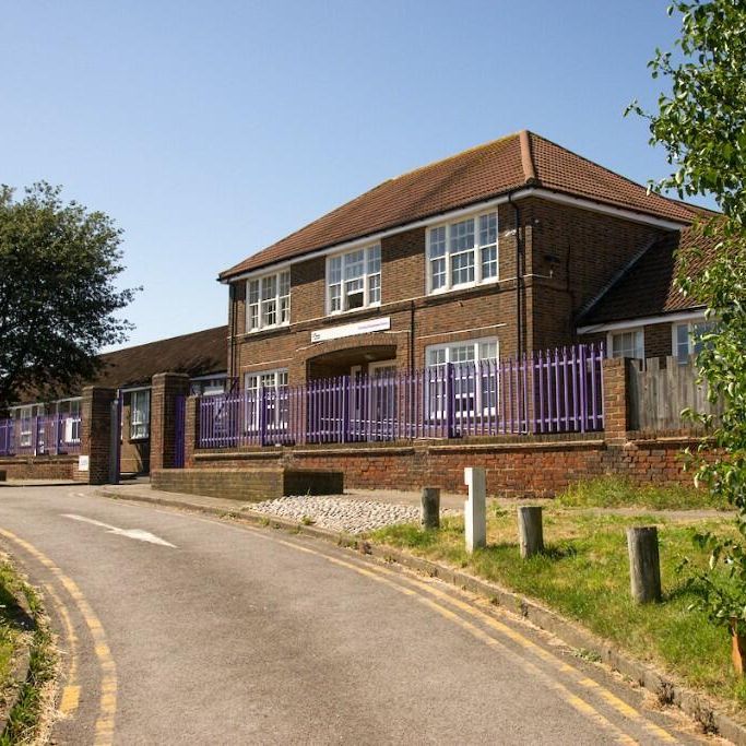 Mixed use to rent - Photo 1