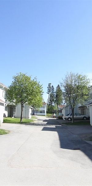 Vänersborgsvägen 24 - Photo 1