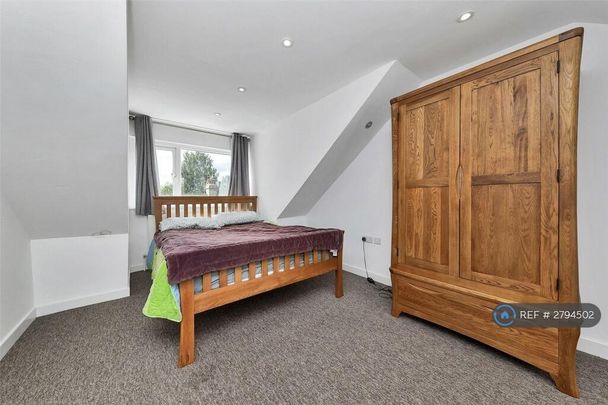 9 bedroom end of terrace house to rent - Photo 1