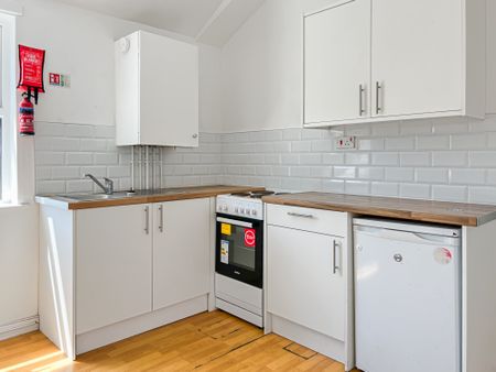 Flat 4, 35 Ely Road, Cardiff CF5 2JF - Photo 2