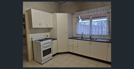 PERIOD HOME IN CENTRAL LOCATION - Photo 5