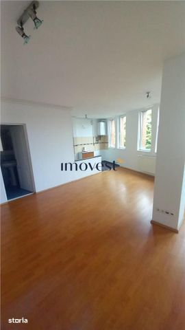 De inchiriat:Apartament gol cu 2 camere in zona Centrala - Fotografie 4