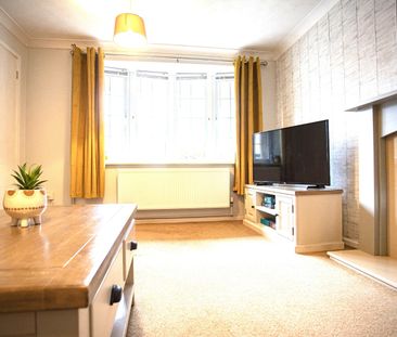 3 Bed Detached House, Rochford Drive, LU2 - Photo 2