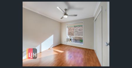 GREAT AIR CONDITIONED FOUR BEDROOM LOW SET HOME! - Photo 3