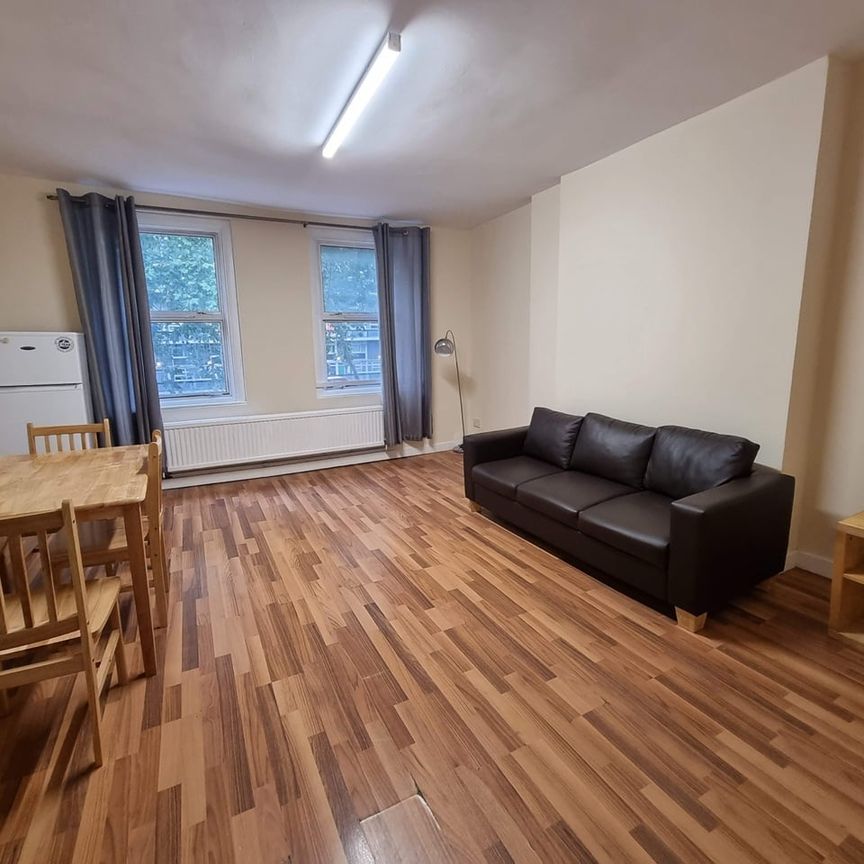 3 Bed Flat, Bow Road, E3 - Photo 1