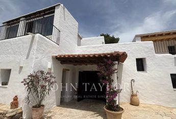 Cala Llonga, Balearic Islands 07849