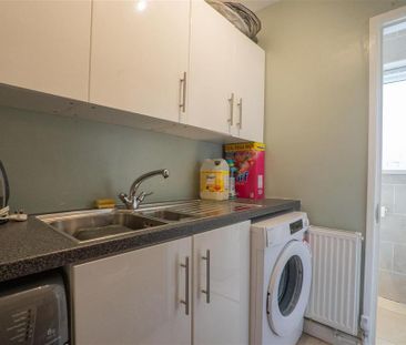 4 bedroom detached house to rent - Photo 1