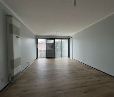 Fully Renovated Family Home - Photo 4