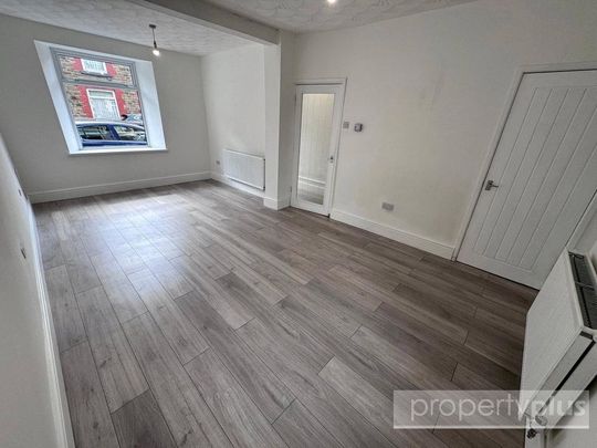 3 bedroom end of terrace house to rent - Photo 1
