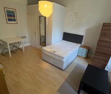 1 Bed - Flat 8, 55 Headingley Lane, Headingley, Leeds - LS6 1AA - Student - Photo 5