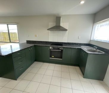 2 Bedroom Cozy Unit in Central Ranui - Photo 1