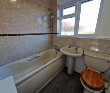 3 bedroom semi-detached house to rent - Photo 6