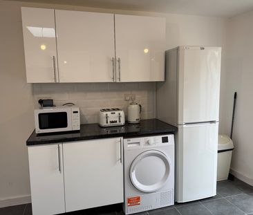 Room in a Shared House, Cairns Crescent, BS2 - Photo 1