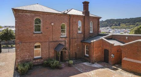 Historic Luxury Rental – Wellington Central - Photo 4