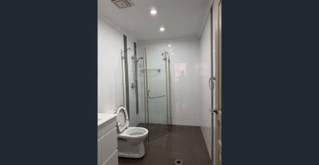 Recently renovated with brand new carpets and other items replaced!!!Moving in this Christmas!!! - Photo 5