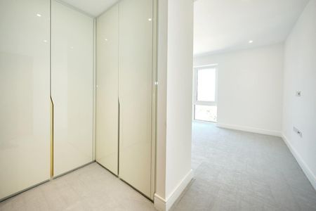 3 Bed Flat, Tierney Lane, W6 - Photo 3