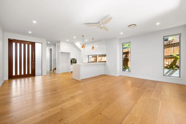 Stylish Townhouse in the Heart of Hawthorne - Photo 1