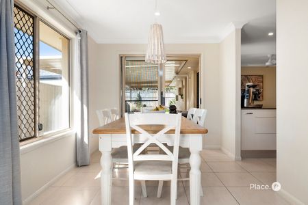 17 Ross Place, Wakerley QLD 4154 - House For Rent | Domain - Photo 2