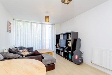 2 Bed Flat, The Drakes, SE8 - Photo 2