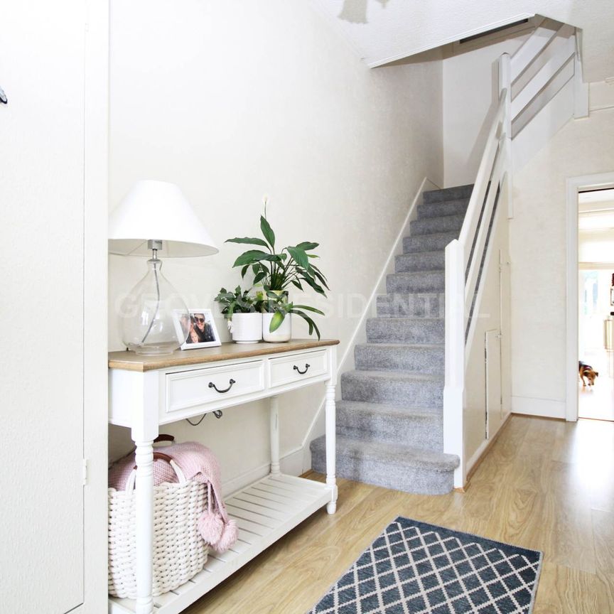 Price £2,500 pcm - Available 19/07/2025 - Unfurnished - Photo 1