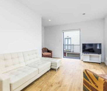 City Fringe Townhouse - Photo 2