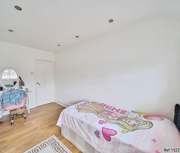 3 bed Terraced in Nicoll Way , Borehamwood, WD6 2PS - Photo 5