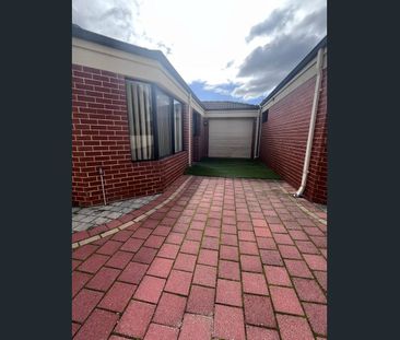 Comfortable & Convenient 3-Bedroom Home – Close to Everything! - Photo 1