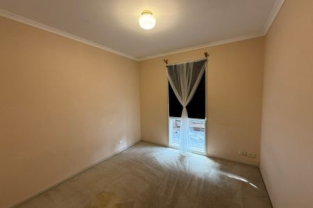 68 Fleetwood Drive, Narre Warren VIC - Photo 3