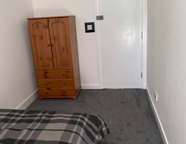 High quality refurbished property Room 1 - Photo 1