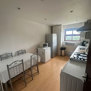Room in a Shared House, Haddon Road, LS4 - Photo 2