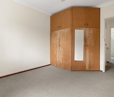 Cosy Claremont Townhouse For Lease! - Photo 2