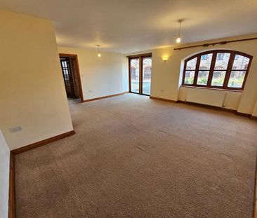 3 bedroom barn conversion to rent - Photo 1