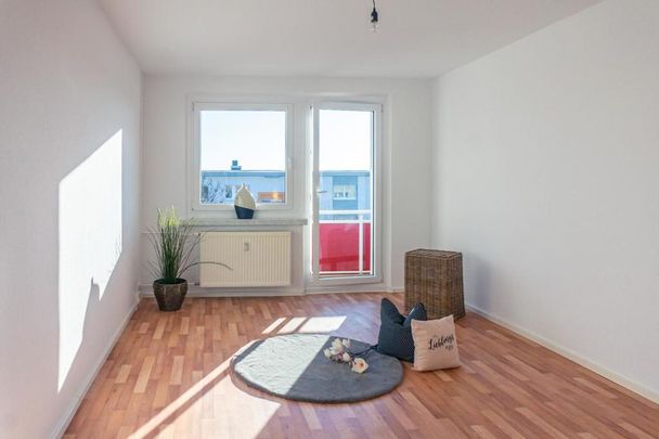 3-Raum-Wohnung mit Balkon und den Spielplatz im Wohnumfeld - Photo 1