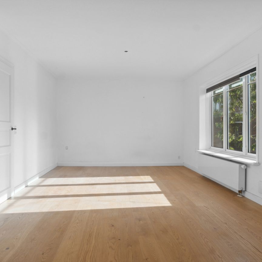 Renoveret 3 plans villa med skøn have, Aarhus N - Photo 1