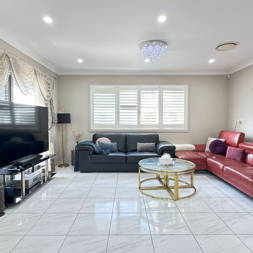 Modern & Spacious Family Home - Photo 1