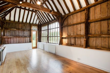 6 bedroom detached house to rent - Photo 2