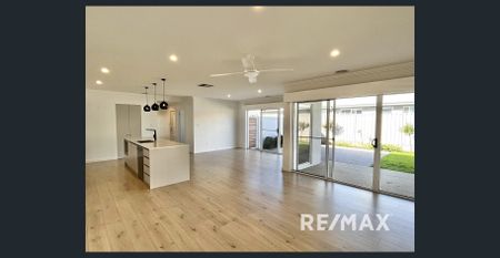 Modern Family Home - Photo 2