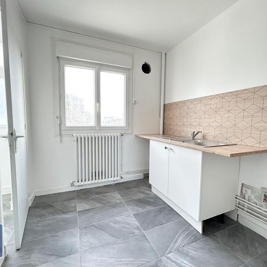 Location Appartement 4 pièces 72m² ST PIERRE DES CORPS 37700 - Photo 1