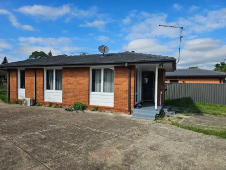 “Charming 3-Bedroom Family Home for Rent in Heberham” - Photo 4