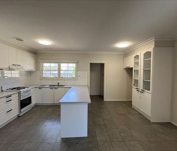 Neat 3-Bedroom Beauty - Photo 4